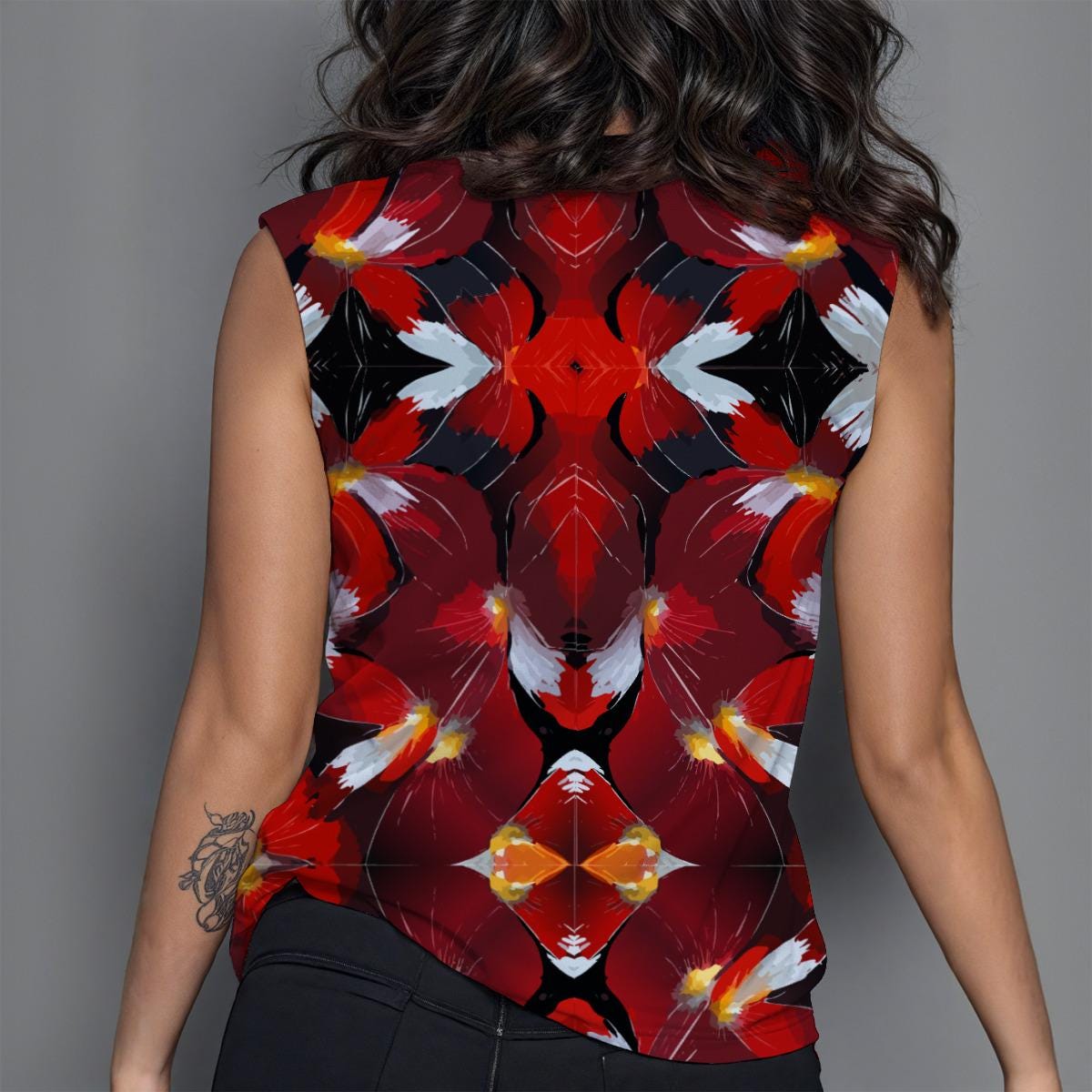 Crimson Craziness All-Over Print Women's Round Sleeveless T-Shirt